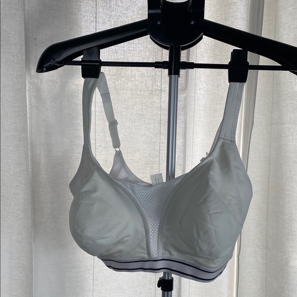 Amoena Women's Performance Light Support - Picture 3 of 8